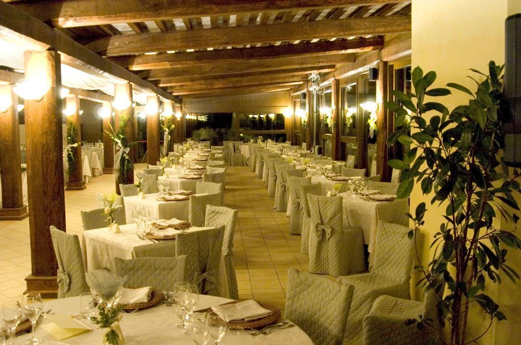 Hotel La Penisola Baschi Exterior foto