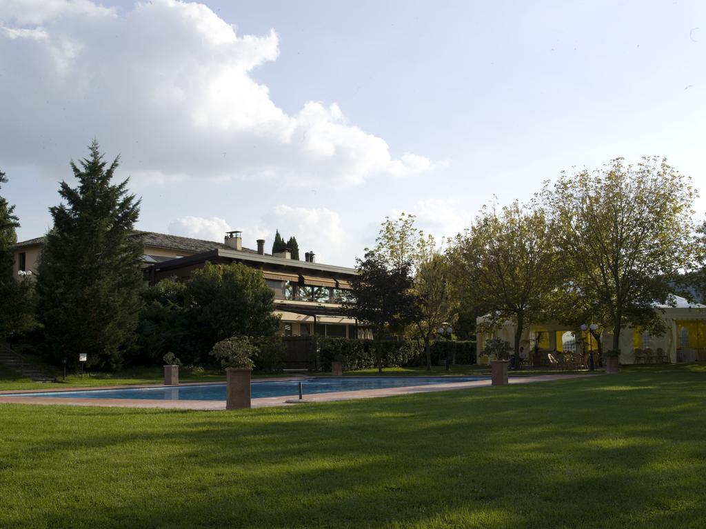 Hotel La Penisola Baschi Exterior foto